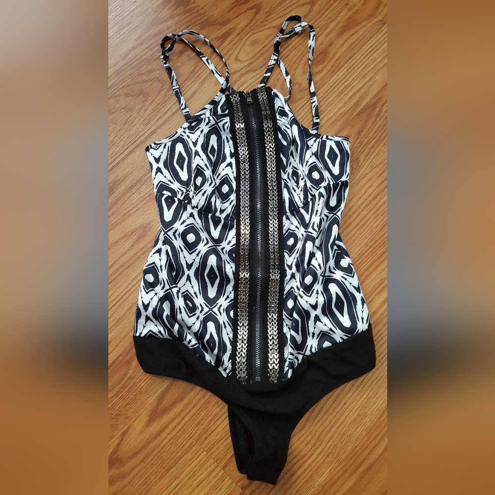 Bebe low cut zipper front bodysuit